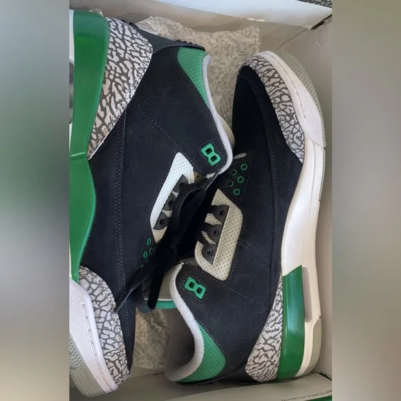 Jordan | Shoes | Jordan 3 Pine Green Size 2 New Sat In My  display picture 3